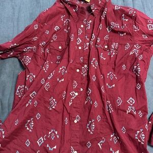 Women’s Pearl Snap Wrangler Maroon Patterned Shirt